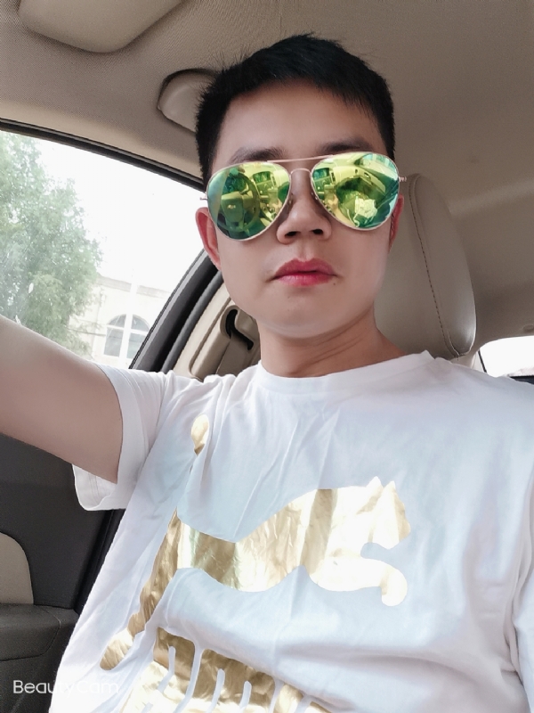 奋斗的第一张照片--潍坊相亲服务中心