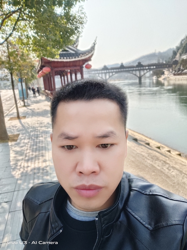 啊锦的第一张照片--潍坊相亲服务中心