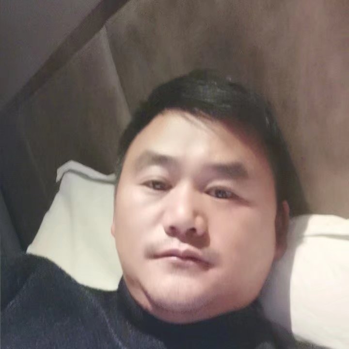 奔跑的第三张照片--潍坊相亲服务中心