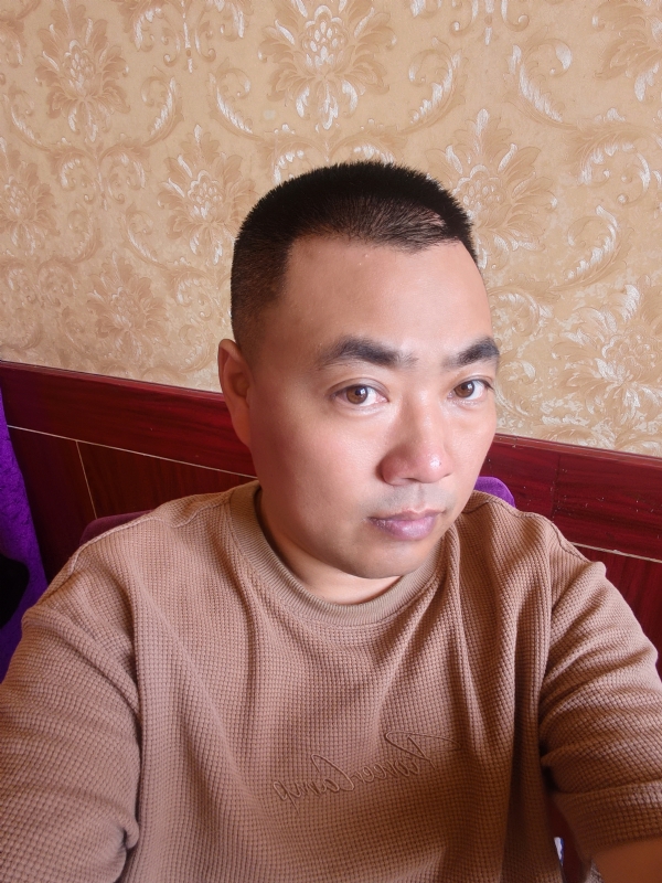 擦亮眼睛向前看的第一张照片--潍坊相亲服务中心