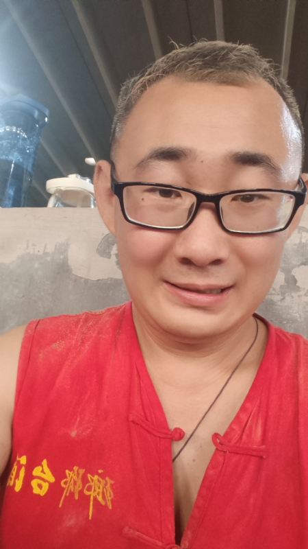 黑黑一笑的第二张照片--潍坊相亲服务中心